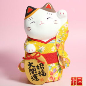 かわいい招き猫の置物1