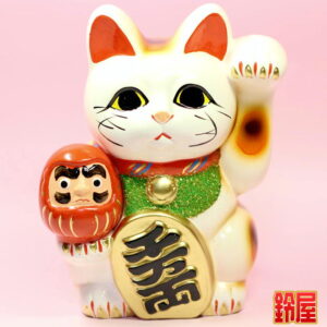 だるま招き猫の招き猫の置物1