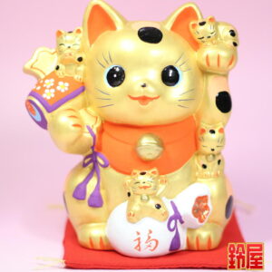 可愛い招き猫の置物1