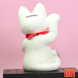 ラッキーキャットこと招き猫の置物2