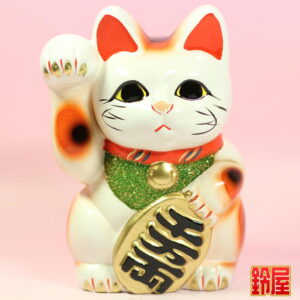 白色の右手上げ招き猫の置物1