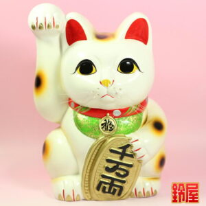 手の高い招き猫の置物・右手上げ1