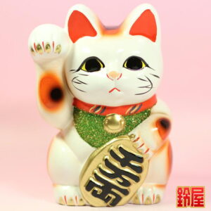招き猫の右手の意味：白色の右手上げ招き猫1