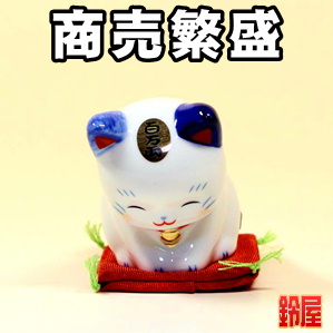 玄関に置く招き猫の置物などかわいい招き猫を販売