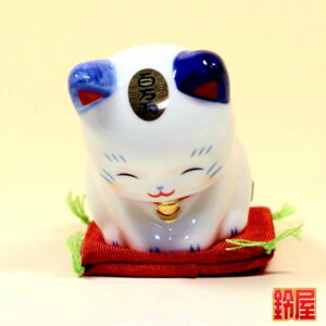 玄関に置く招き猫の置物1